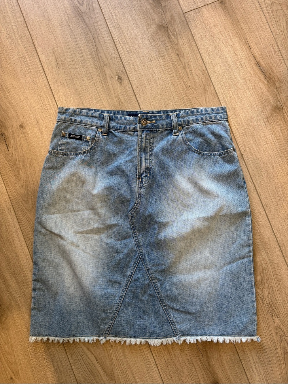 SQUEEZE by Stephen Hardy denim skirt